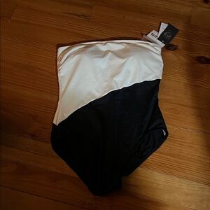 Chic Black and White Women's One-Piece Swimsuit